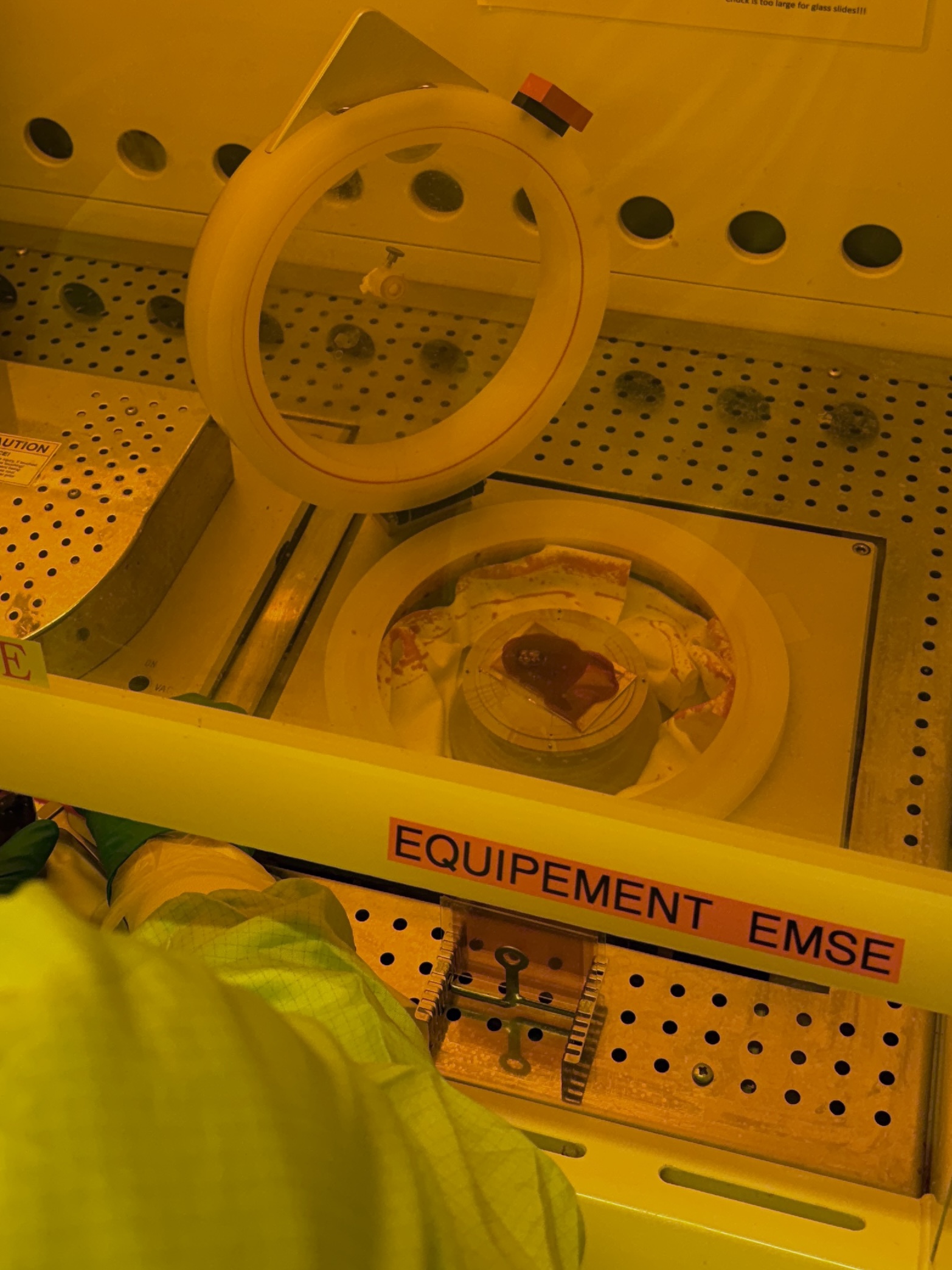 Enduction centrifuge de la résine photosensible